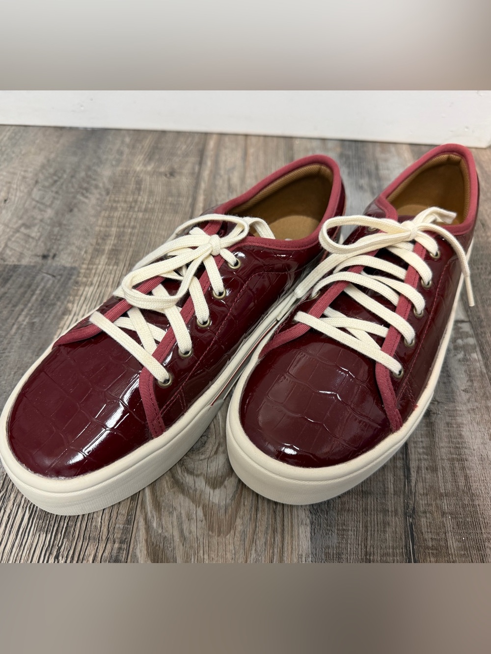 Ariat Glossy Wine-Red Patent Low-Top Sneakers